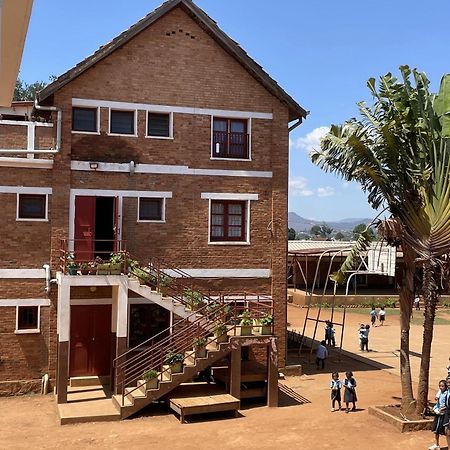 Ferienwohnung Lycee Picot De Cloriviere Dont Les Revenus Financent L'Education Des Eleves Antsirabe Exterior foto