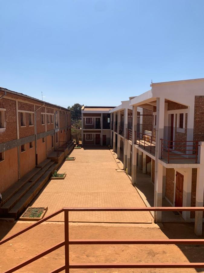 Ferienwohnung Lycee Picot De Cloriviere Dont Les Revenus Financent L'Education Des Eleves Antsirabe Exterior foto