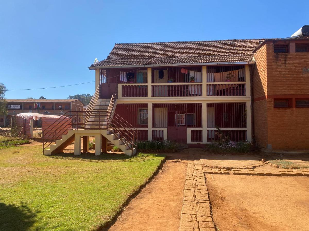 Ferienwohnung Lycee Picot De Cloriviere Dont Les Revenus Financent L'Education Des Eleves Antsirabe Exterior foto
