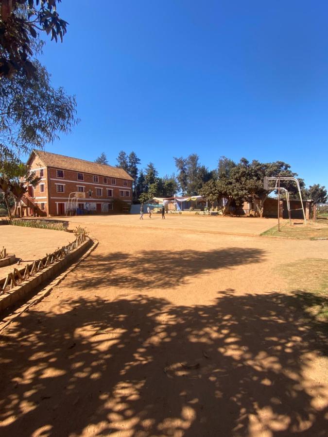 Ferienwohnung Lycee Picot De Cloriviere Dont Les Revenus Financent L'Education Des Eleves Antsirabe Exterior foto
